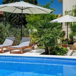 Gasthuis Palace Schoen Milesi - Esense Of Prestige - Private Pool - Free Parking - Old Money Style Luxury - Walking Distance To The Old Town, The And Amenities - Buralux, Split