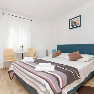 Gasthuis Peruzovic 2, Split