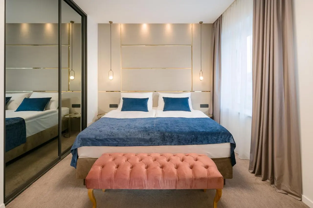 Flos Luxury Rooms Split Guest house