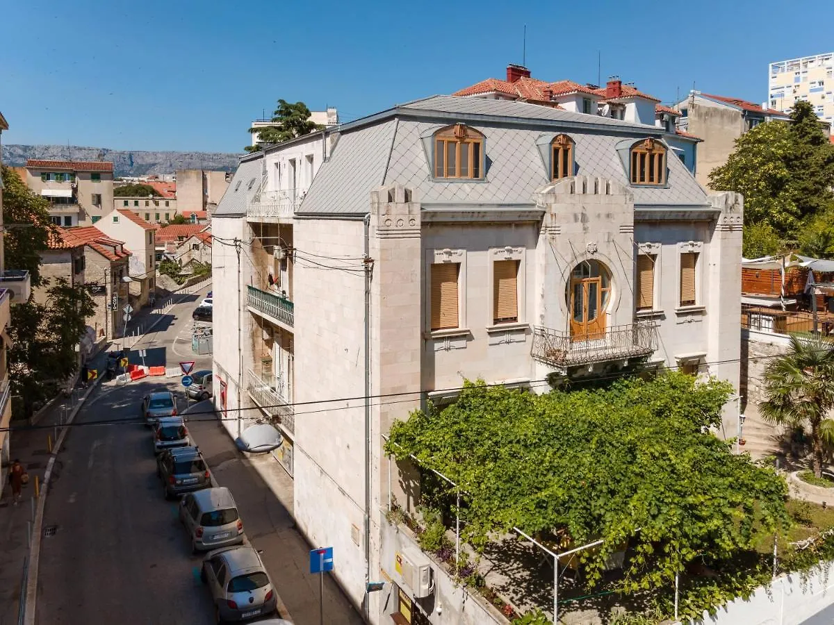 Guest house Flos Luxury Rooms Split