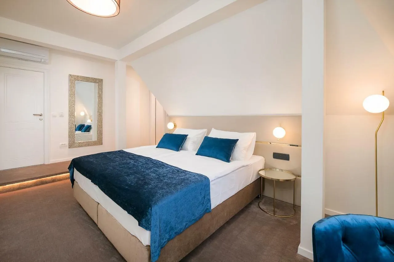 Flos Luxury Rooms Split Guest house